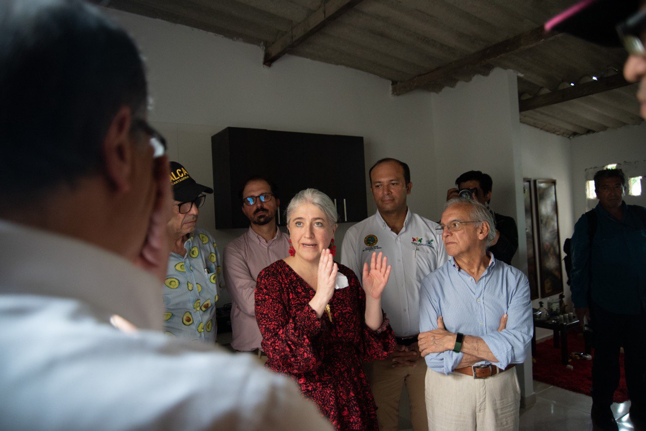 El Presidente y la Ministra de Vivienda explicando el programa ‘Cambia mi casa’.