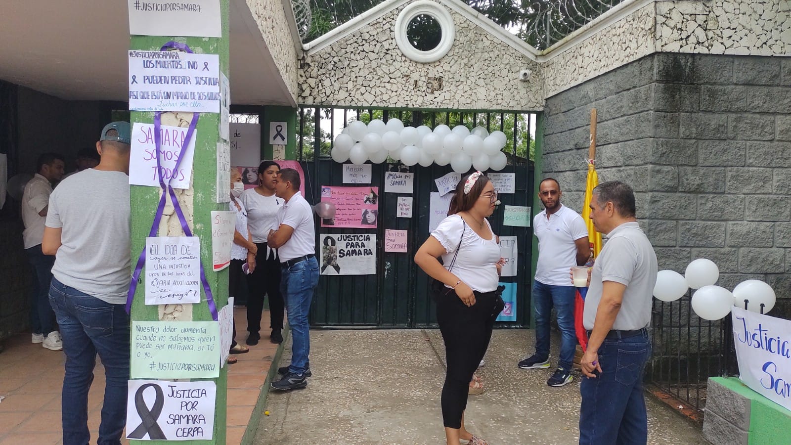 Plantón en IED María Auxiliadora. 