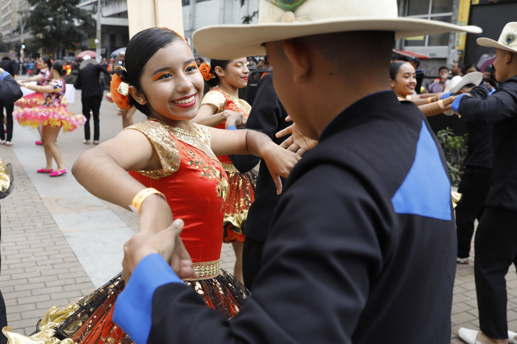 Muestra de integrantes de escuelas de baile.