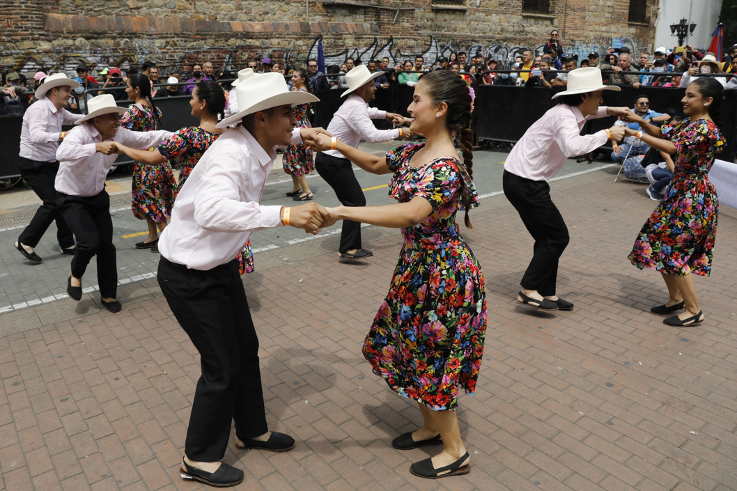 Muestra de integrantes de escuelas de baile.