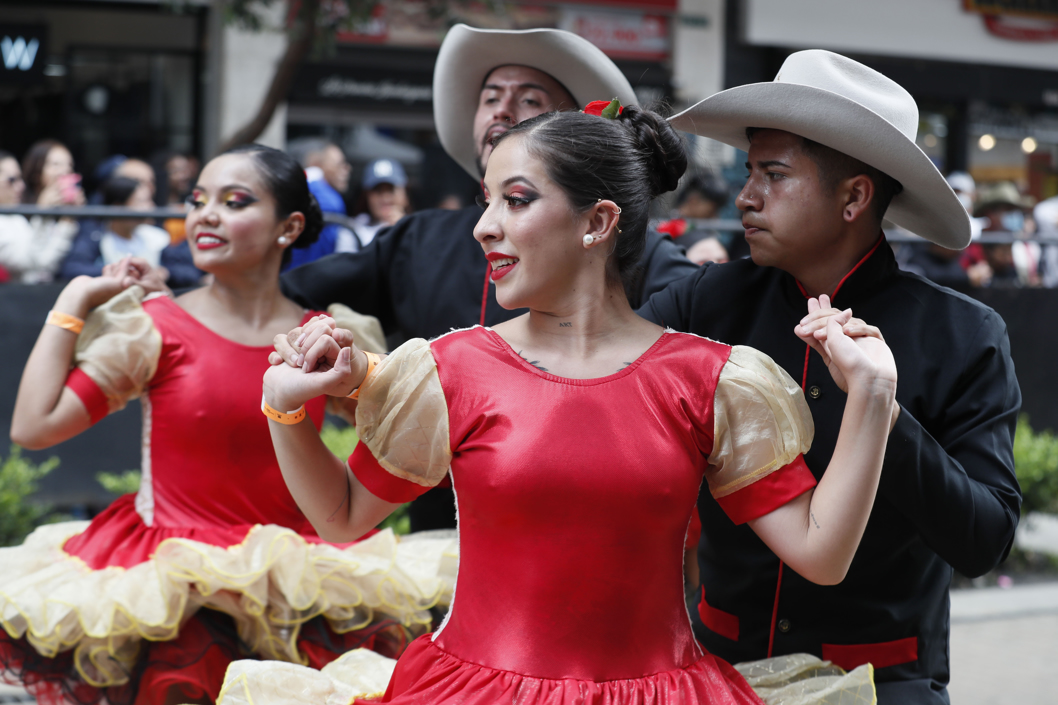 Muestra de integrantes de escuelas de baile.