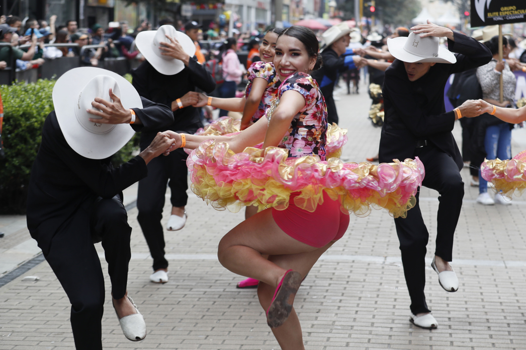 Muestra de integrantes de escuelas de baile.