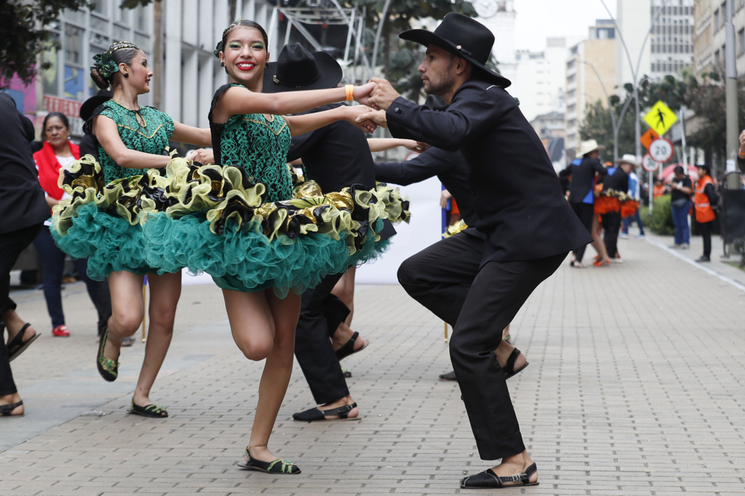 Muestra de integrantes de escuelas de baile.