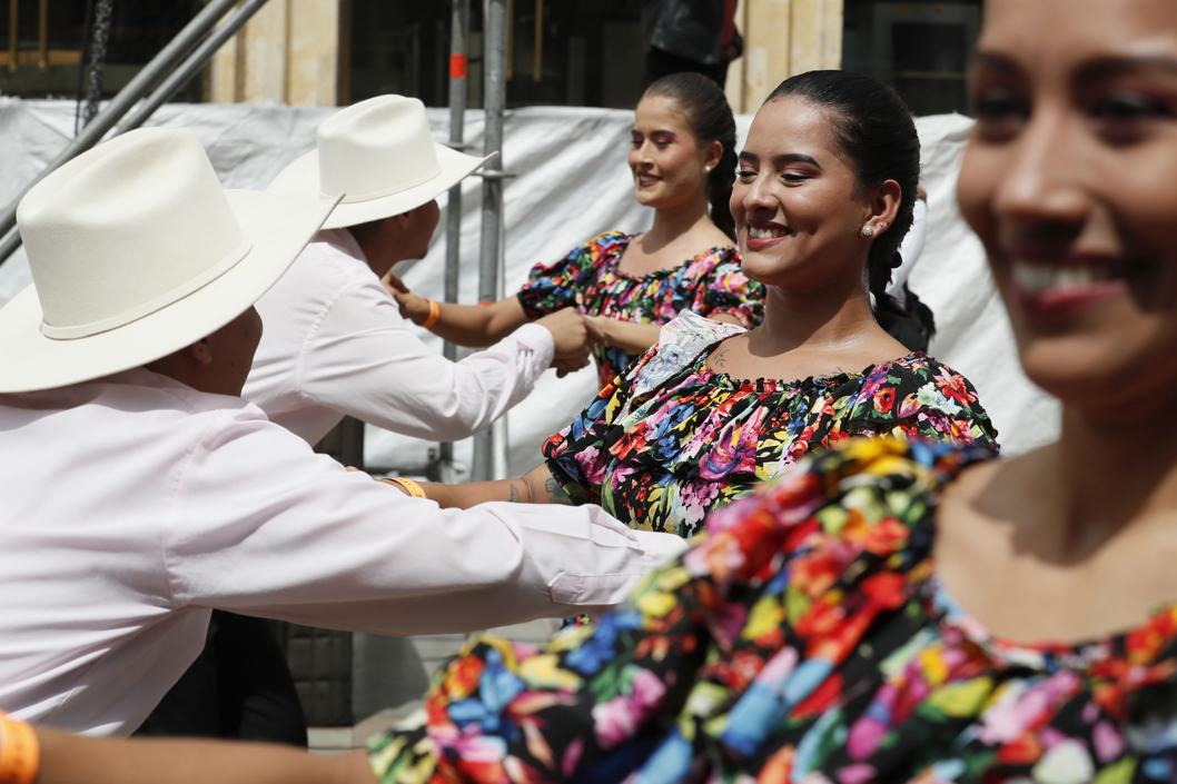 Muestra de integrantes de escuelas de baile.