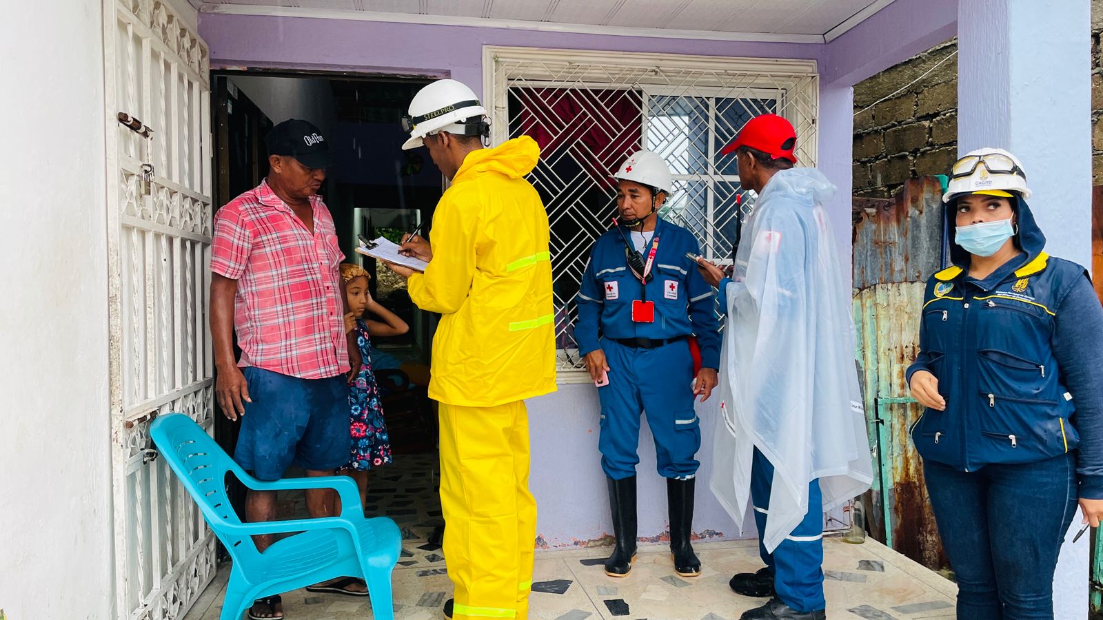 Alcaldía de Cartagena Funcionarios de la Oficina Asesora para la Gestión del Riesgo de Desastres del Distrito de Cartagena realizaron el censo de damnificados.