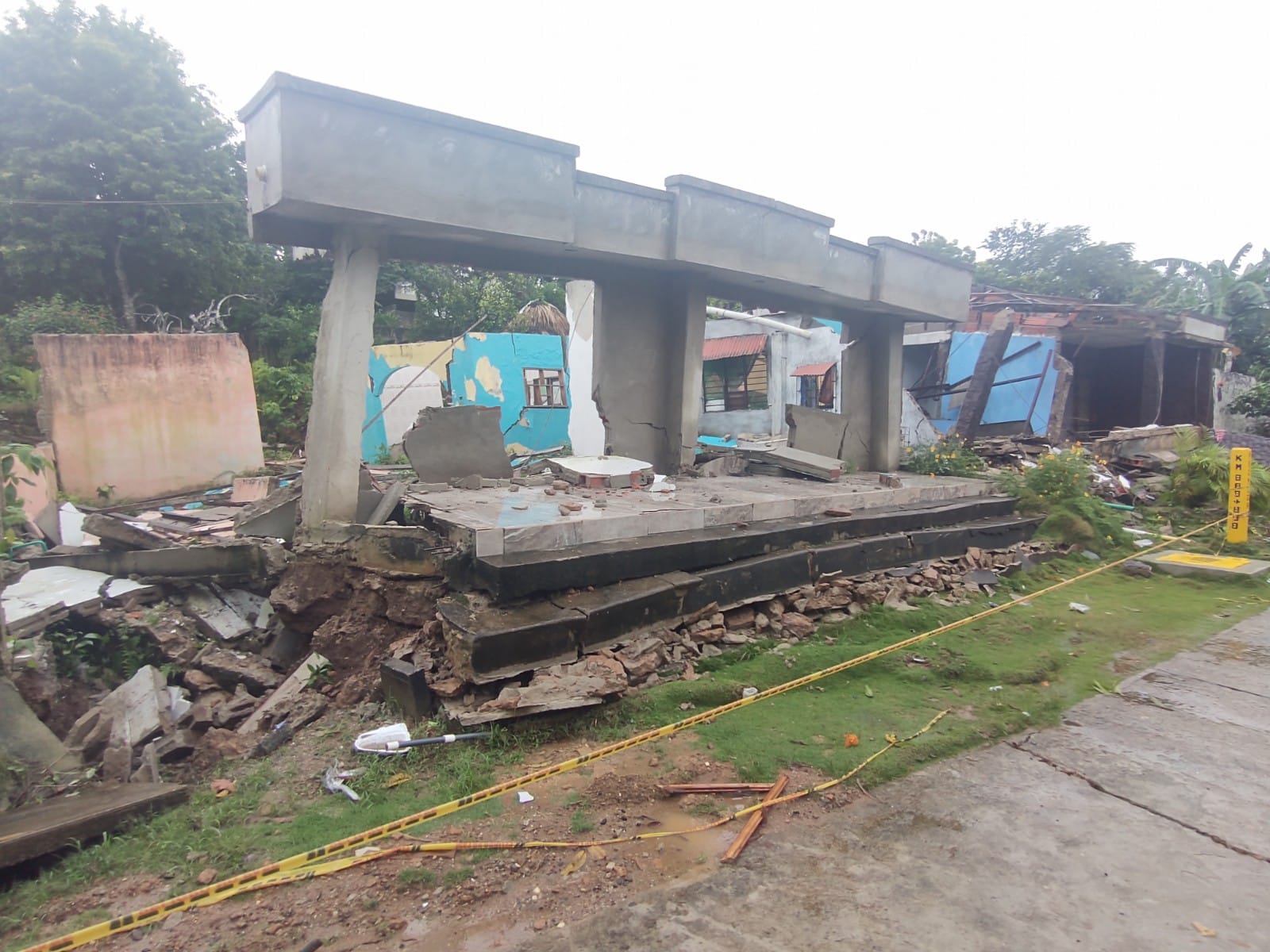 Lo poca estructura que quedó de estas casas.