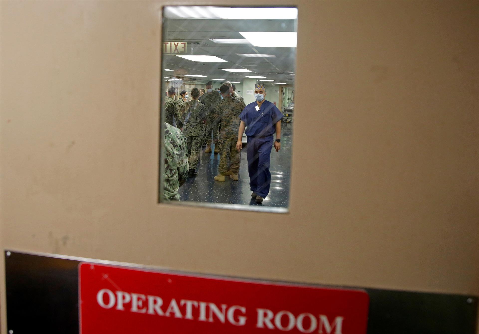 El USNS Comfort  con personal militar y de atención médica