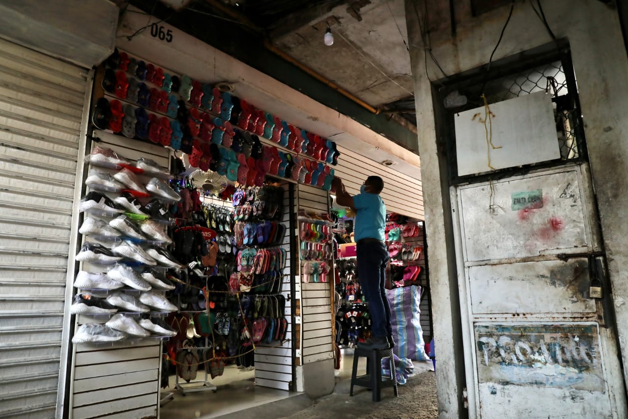 Trabajador del mercado La Magola.