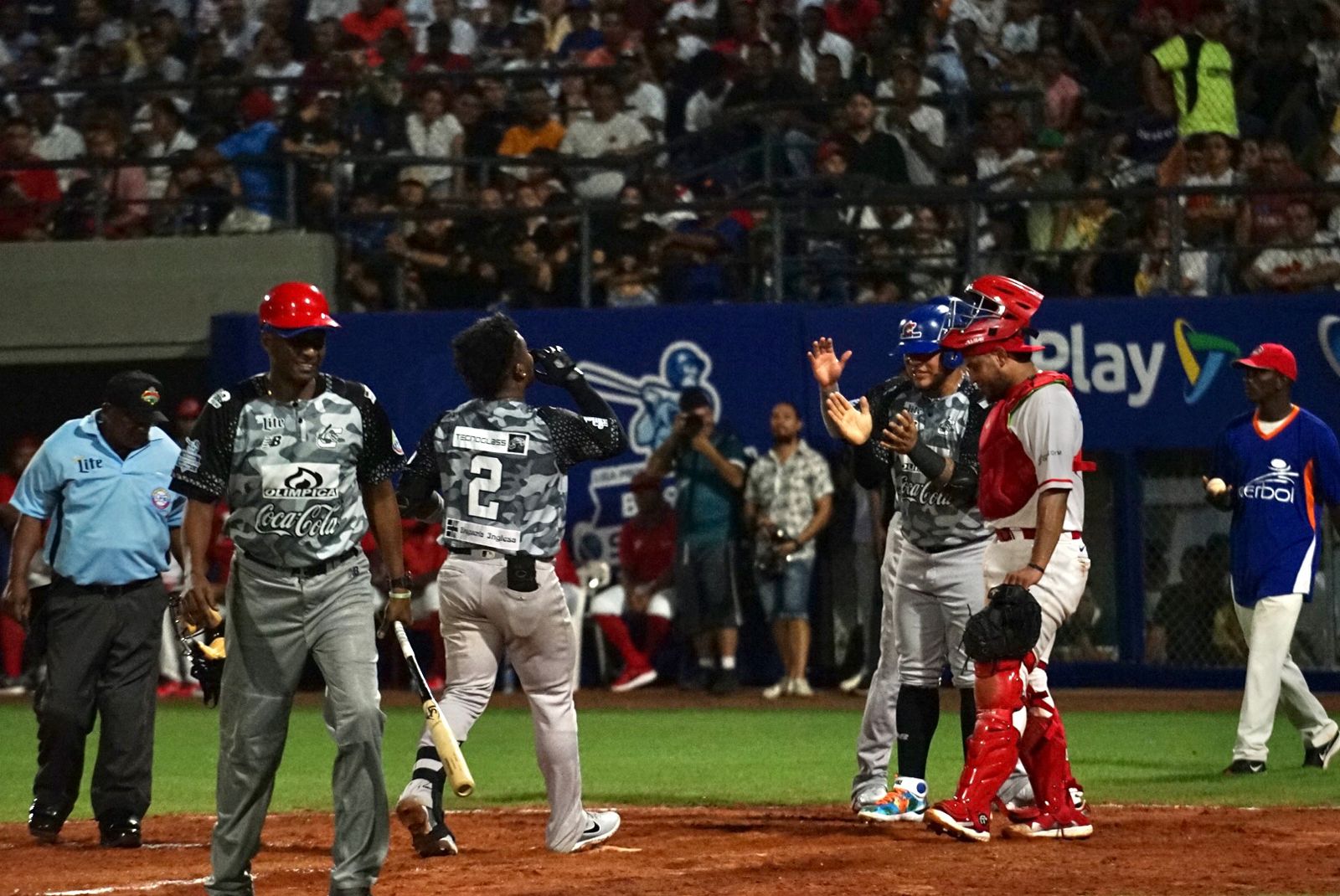 Dilson Herrera anota ras su cuadrangular. 