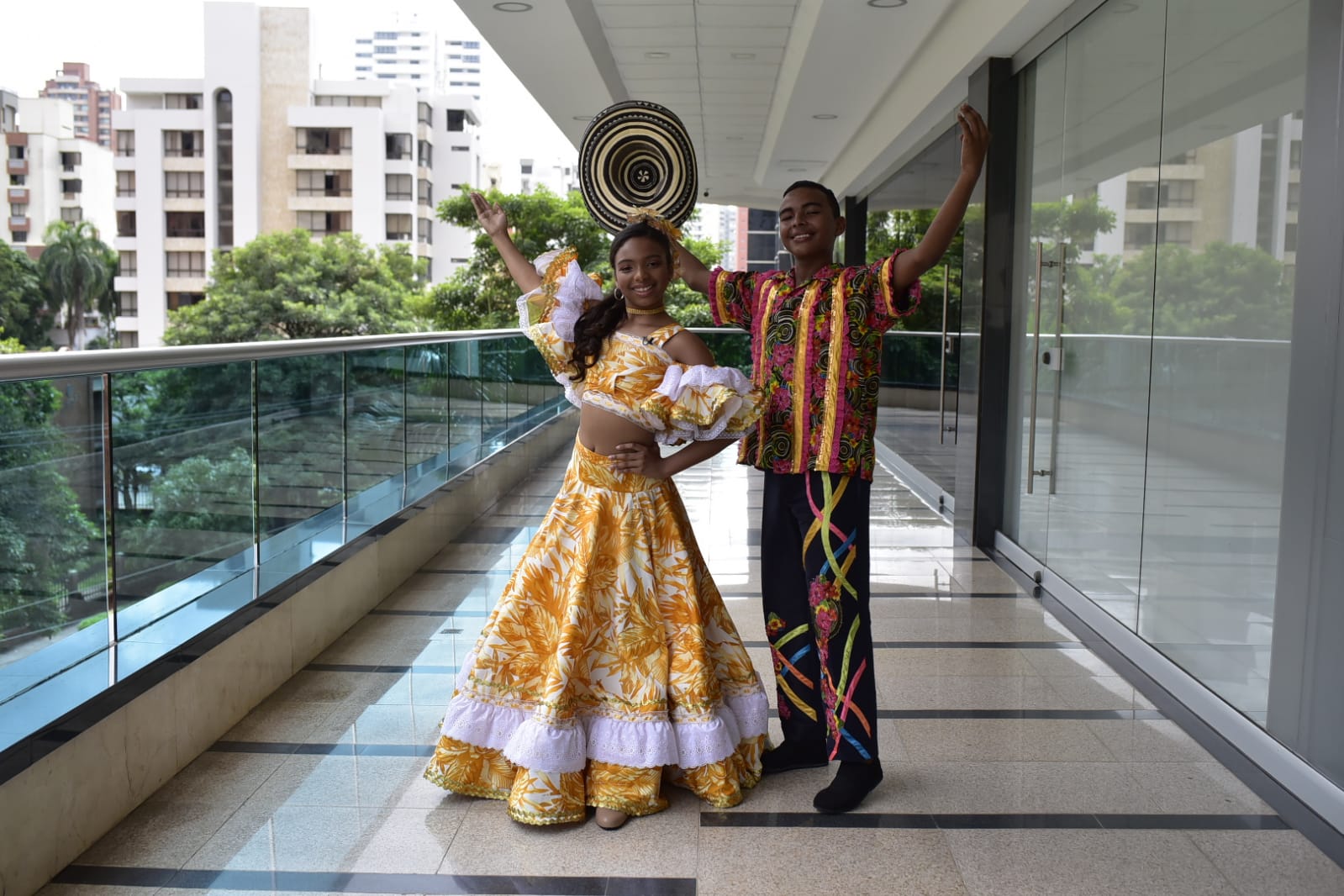 Tahiana Rentería De Ávila y Diego Andrés Clelia, Reyes del Carnaval de los Niños 2023, en la visita a Zona Cero.