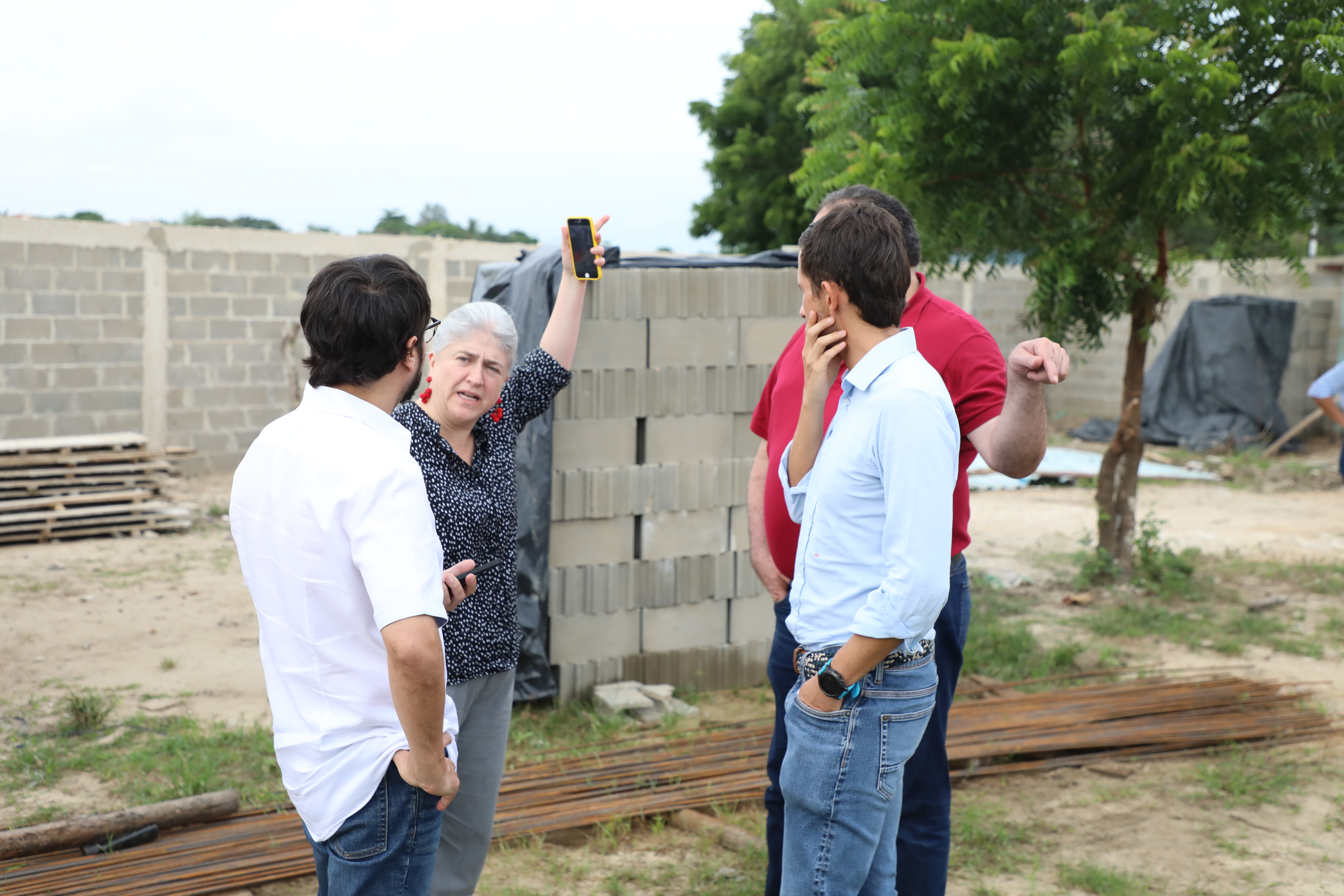 Presentación de terrenos del alcalde Jaime Pumarejo a la Ministra de Vivienda, Ciudad y Territorio, Catalina Velasco.