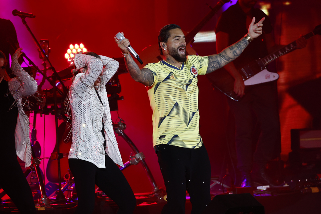 Maluma durante su actuación en la inauguración del 'FIFA fan festival' de Doha.