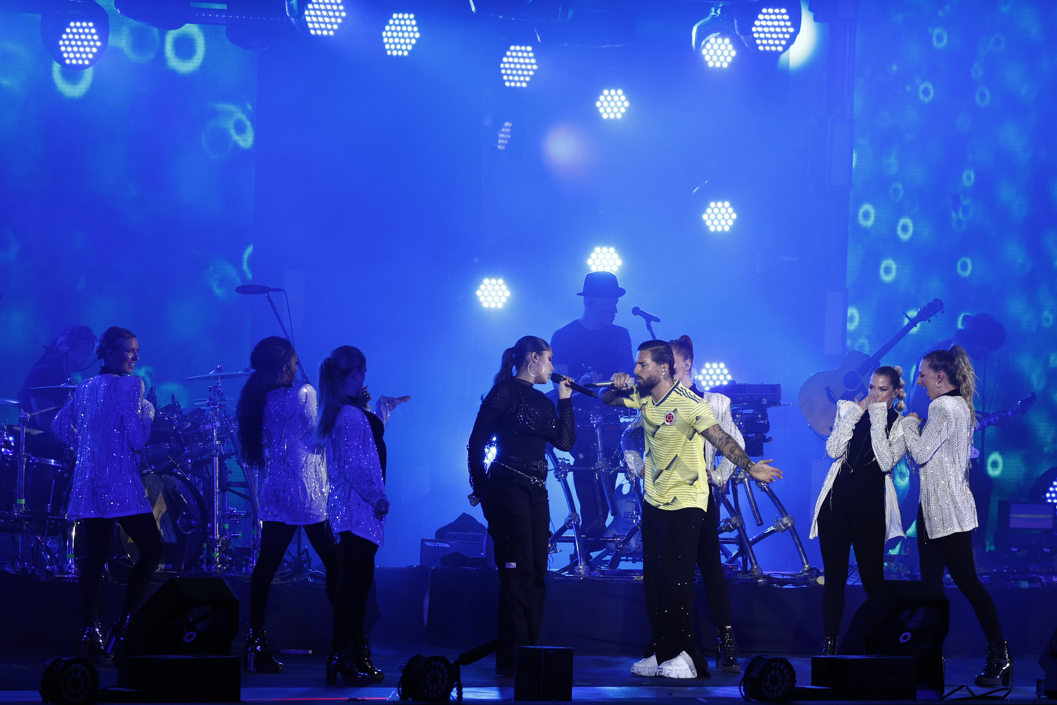 Maluma durante su actuación en la inauguración del 'FIFA fan festival' de Doha.