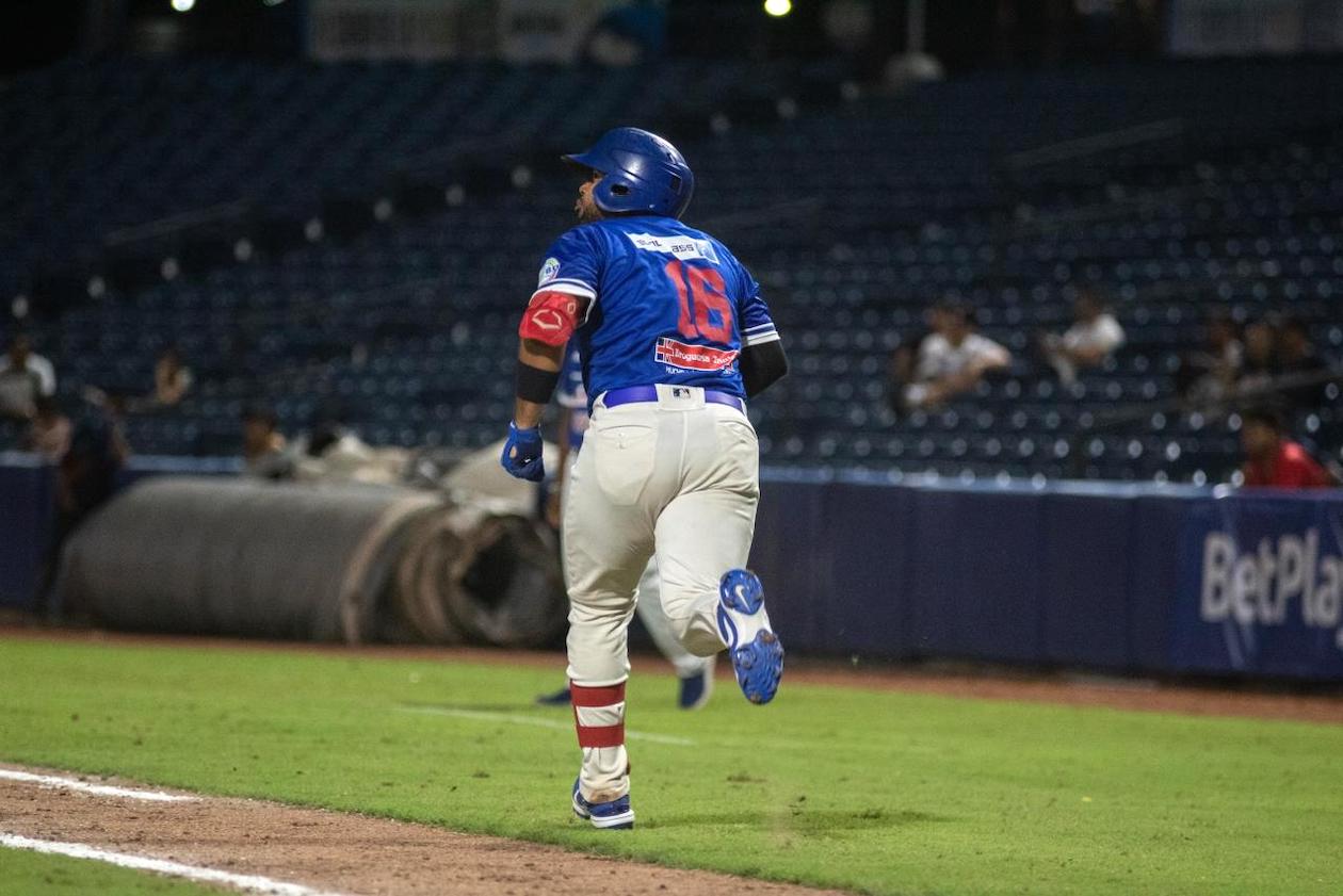 Carlos Martínez también conectó cuadrangular.