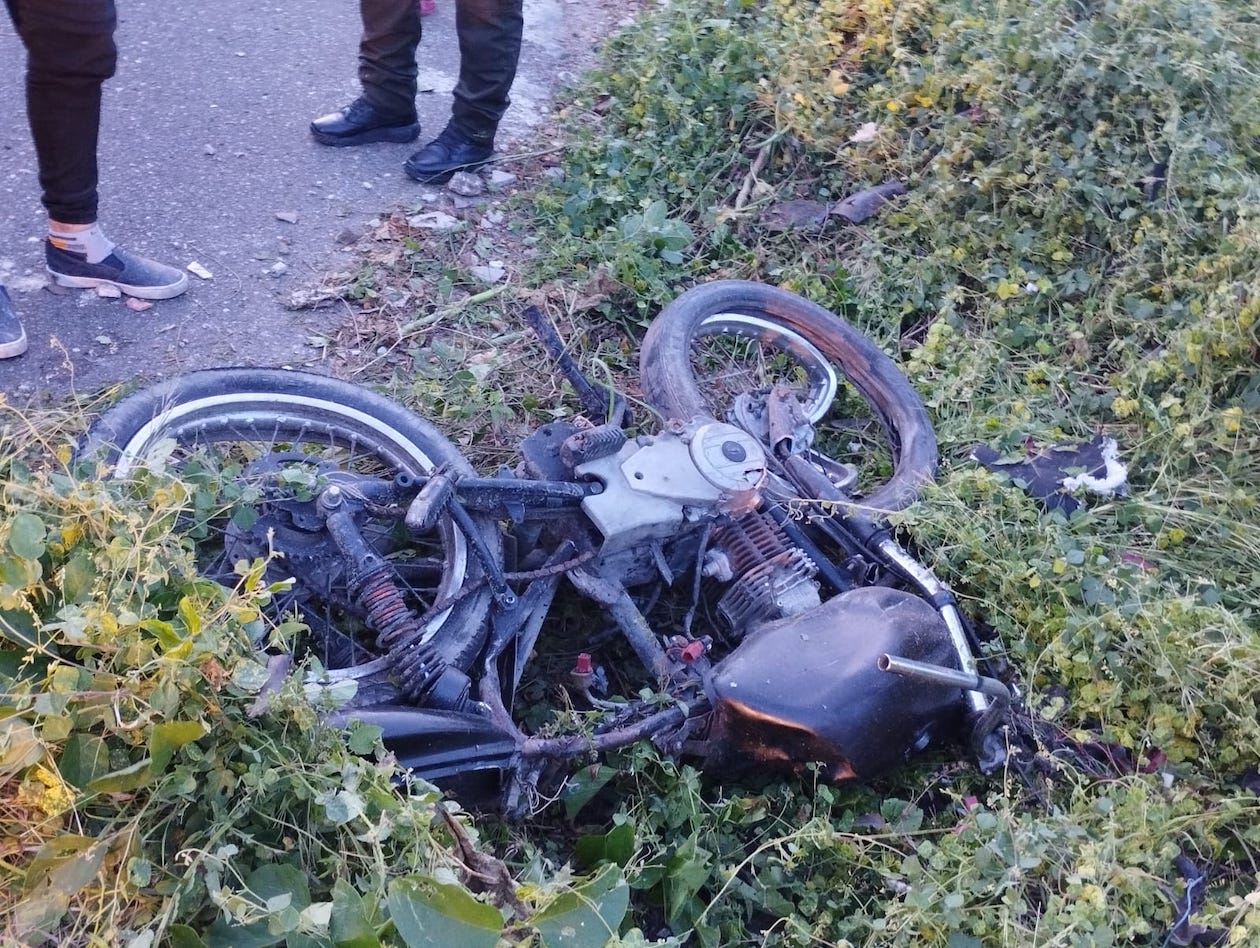 La moto que conducía la víctima.