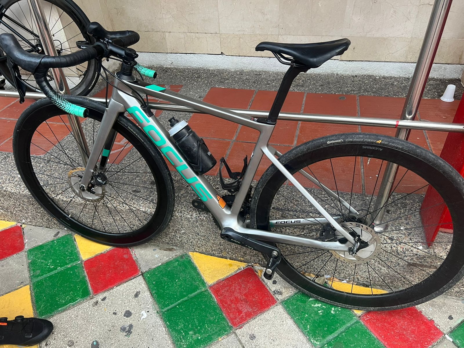 Bicicleta que conducía la mujer.