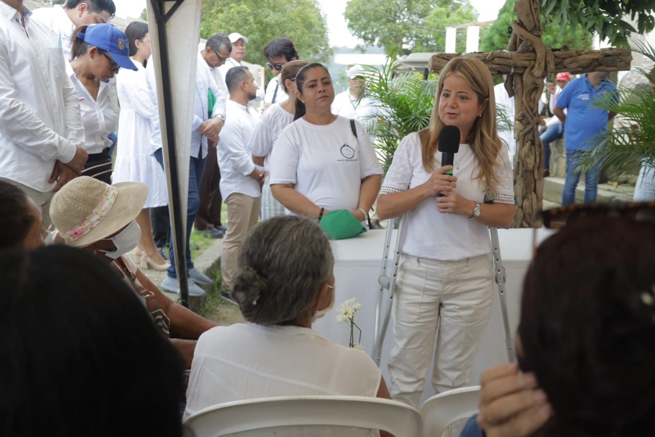 La Gobernadora Elsa Noguera.