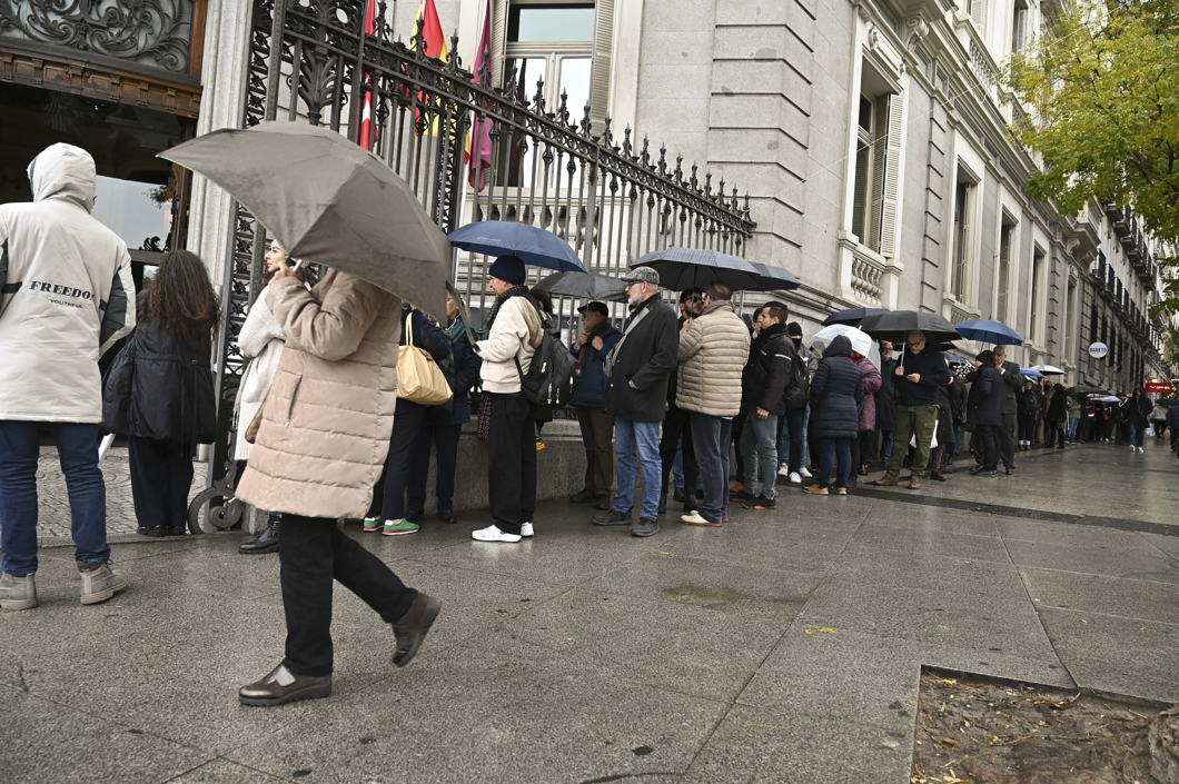 Personas despidiendo al cantautor cubano Pablo Milanés.