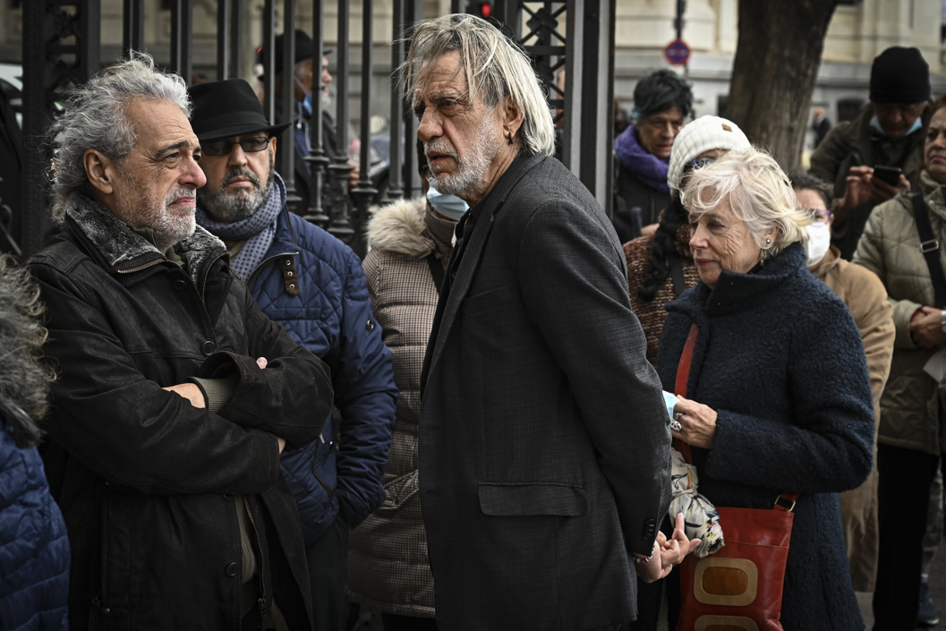 Personas despidiendo al cantautor cubano Pablo Milanés.