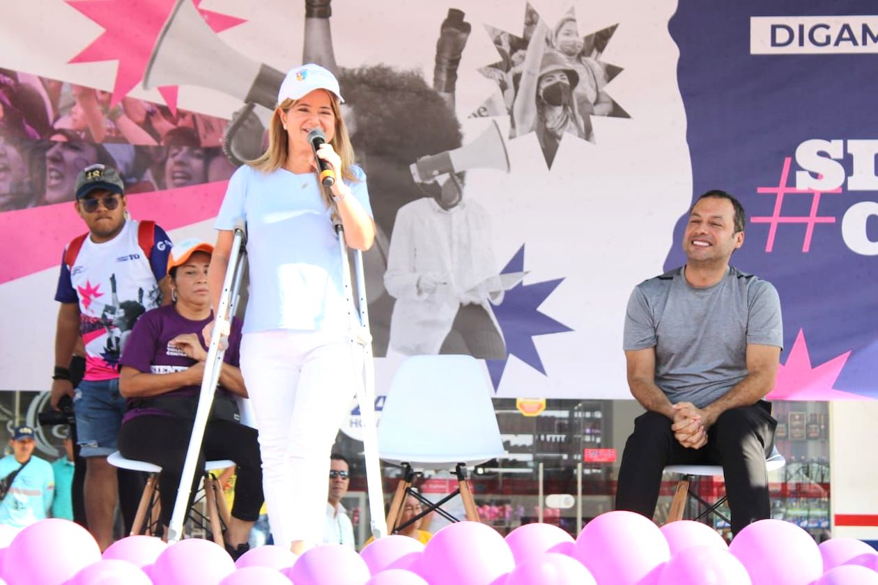 La Gobernadora Elsa Noguera y el Alcalde José Fernando Vargas presidiendo los actos.