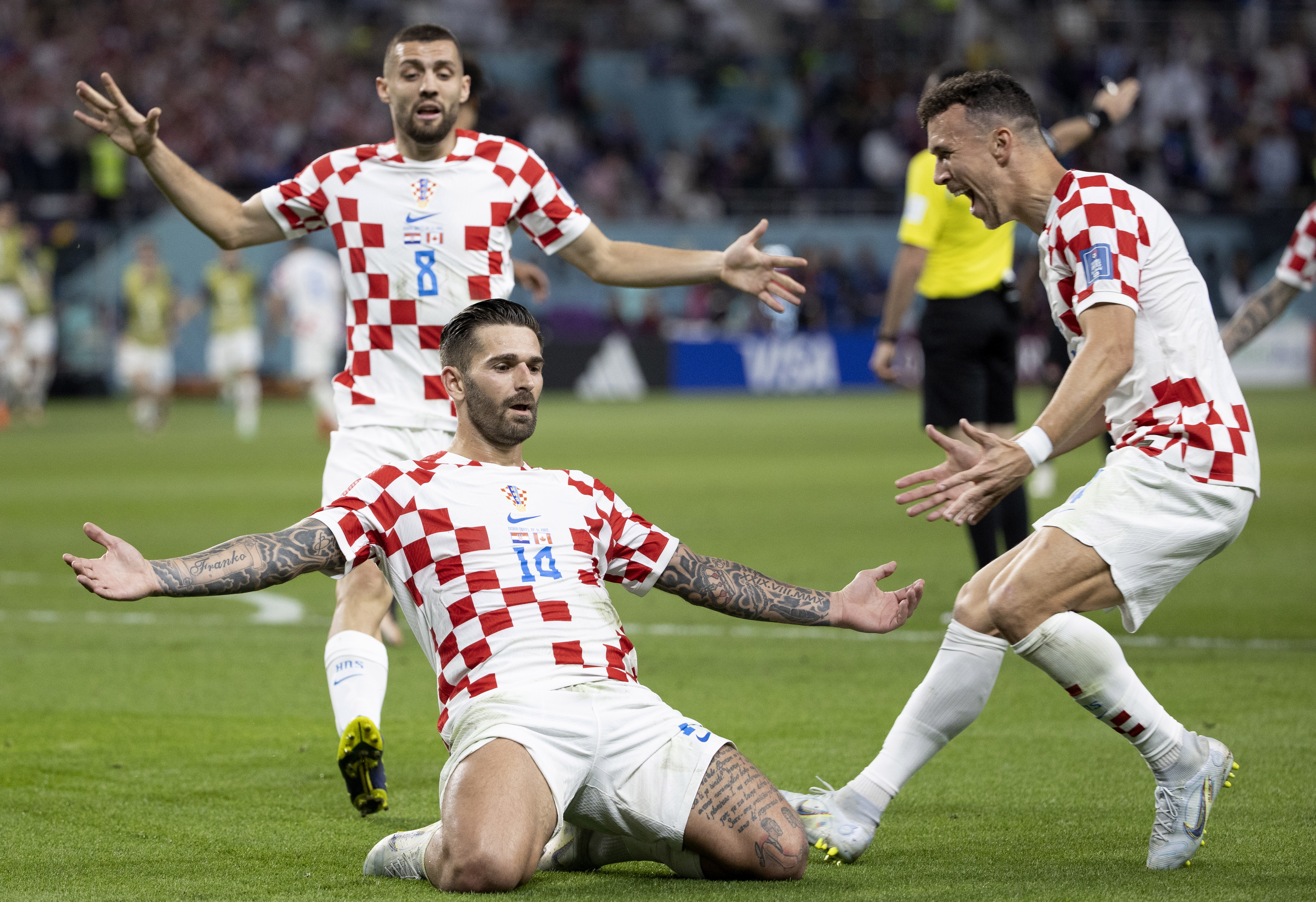 Marko Livaja (14) celebra el segundo gol croata. 