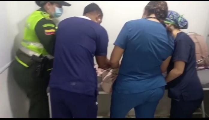 Atención en el Hospital Niño Jesús de bebé abandonado en un parque
