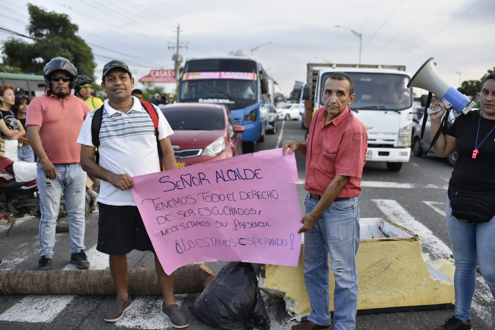 Bloqueo en la Circunvalar por habitantes de Caribe Verde. 