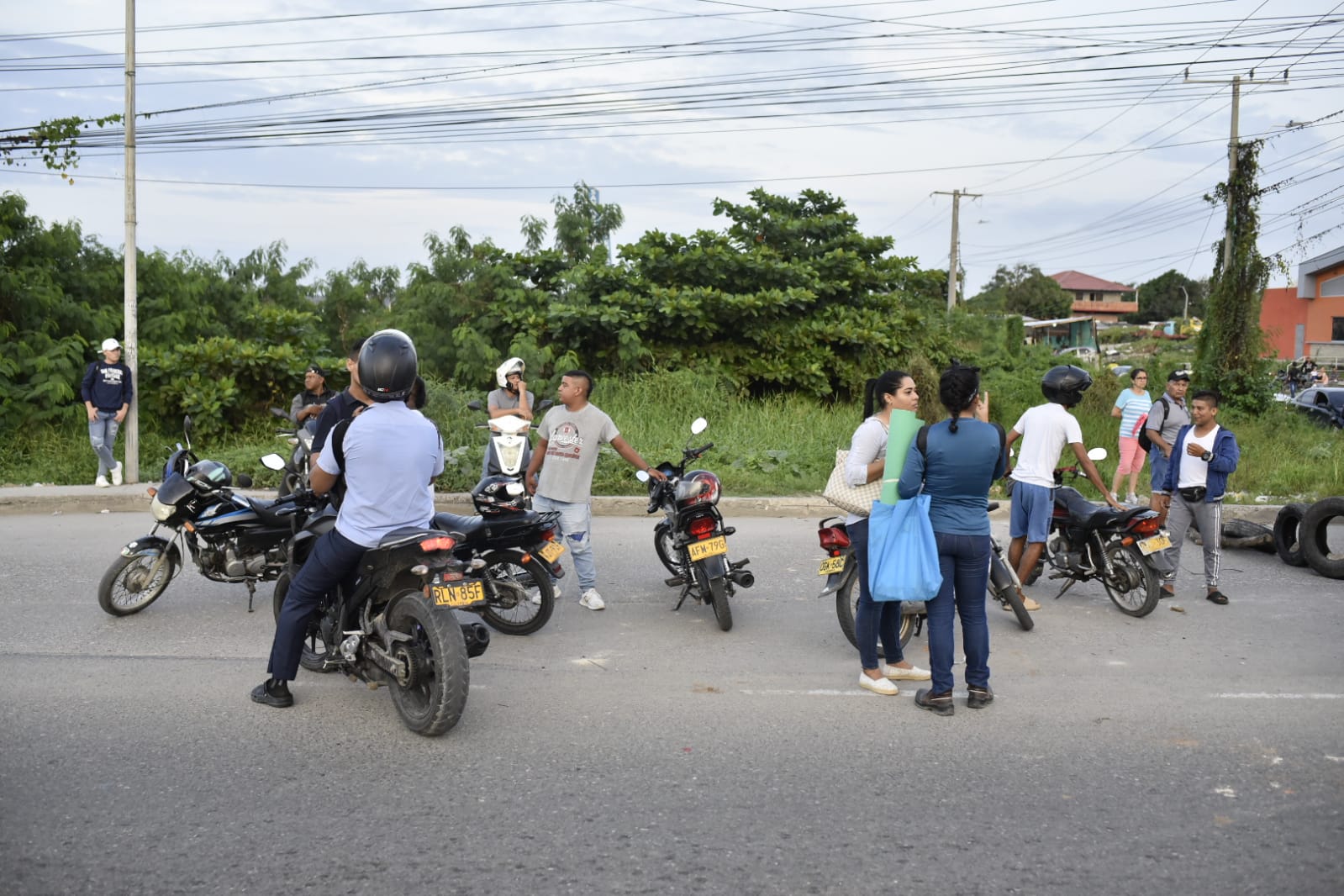 Bloqueo en la Circunvalar por habitantes de Caribe Verde. 