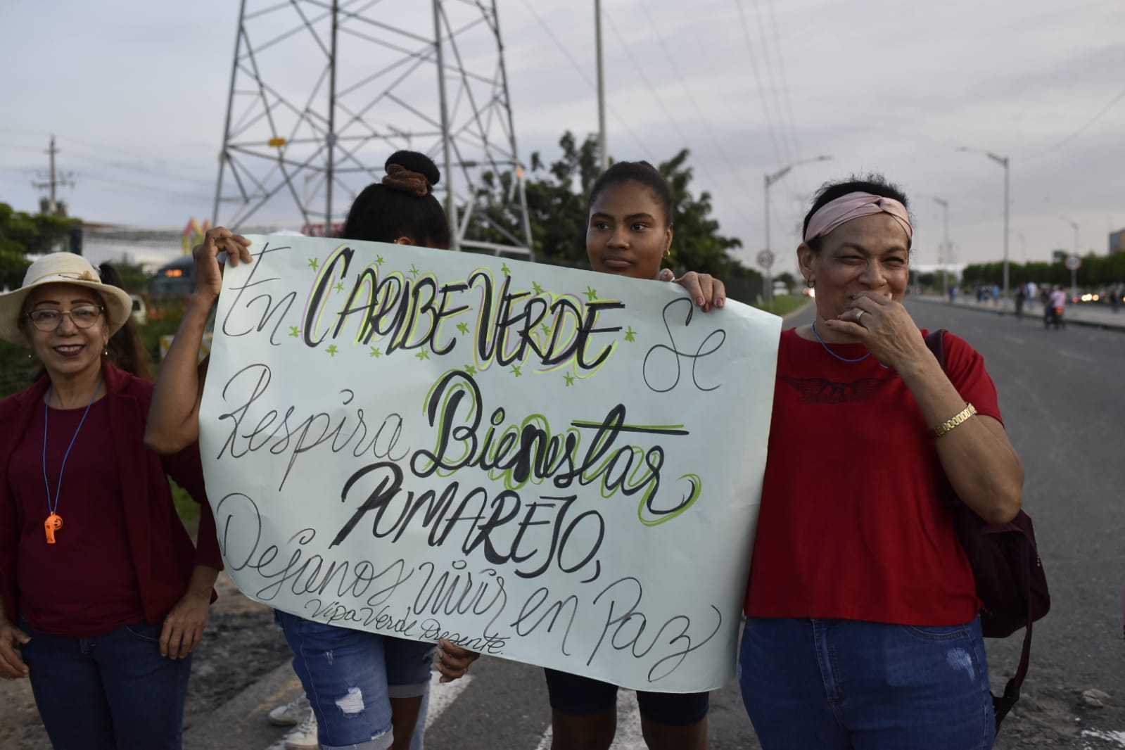 Bloqueo en la Circunvalar por habitantes de Caribe Verde. 