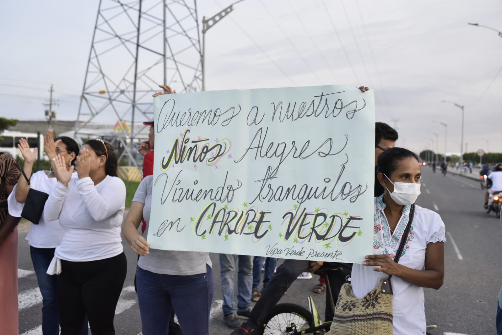 Bloqueo en la Circunvalar por habitantes de Caribe Verde. 