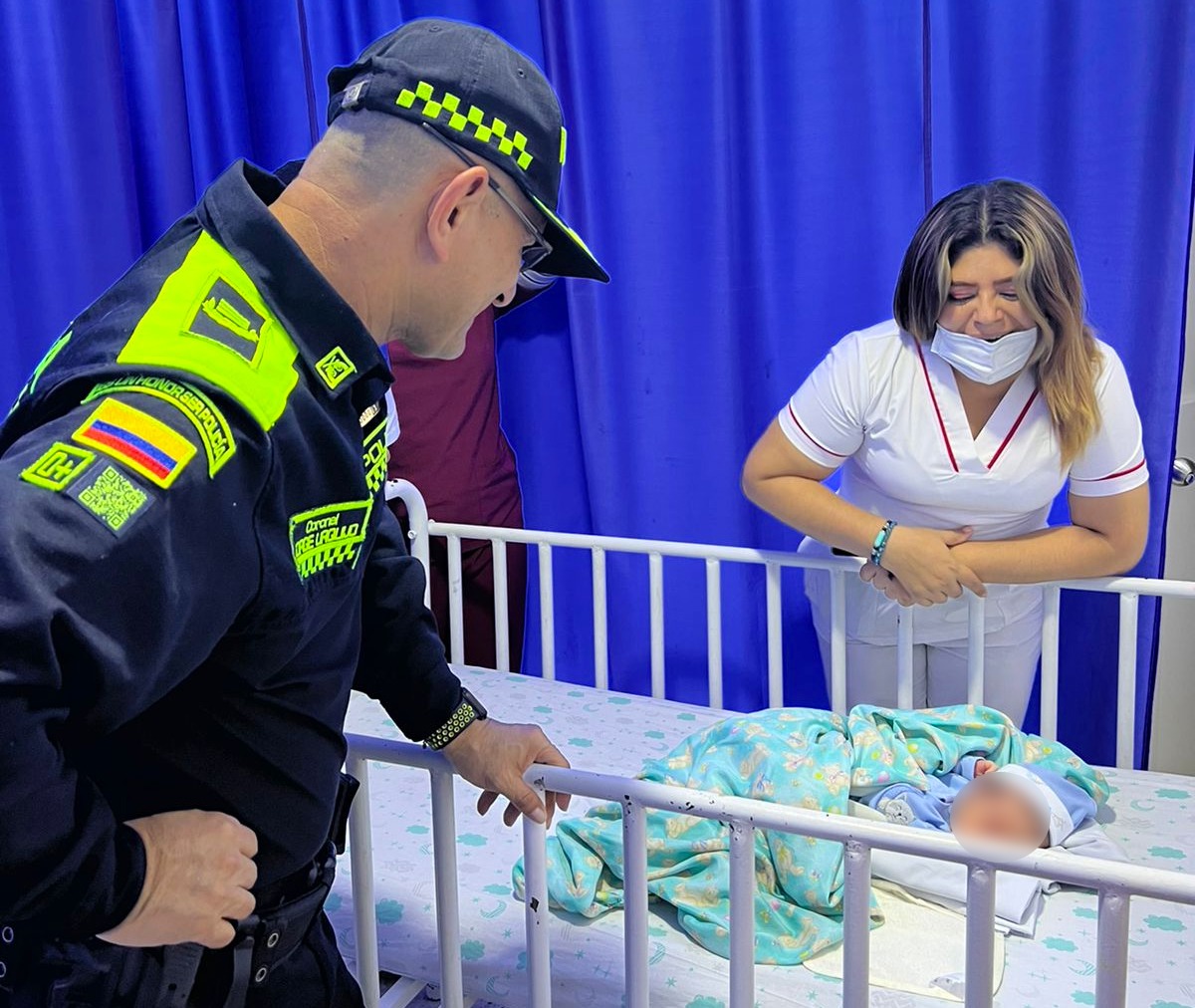 El coronel Jorge Urquijo y personal médico del Hospital Niño Jesús