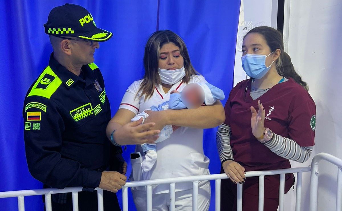 El coronel Jorge Urquijo y personal médico del Hospital Niño Jesús