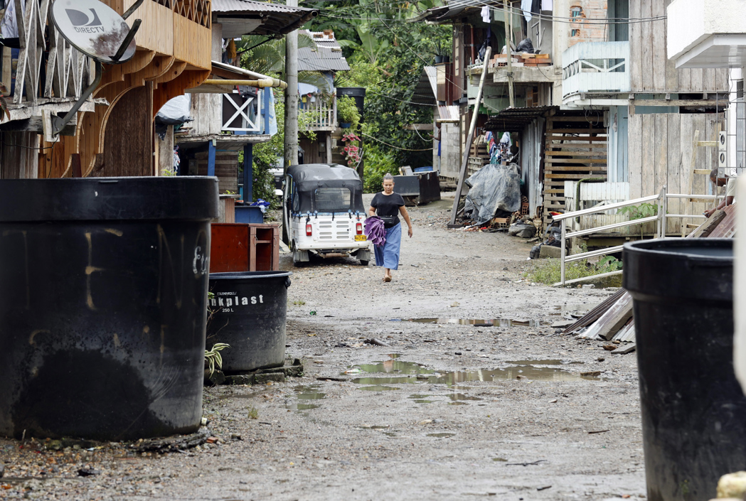 Personas en las calles de Puerto Meluk, Chocó.