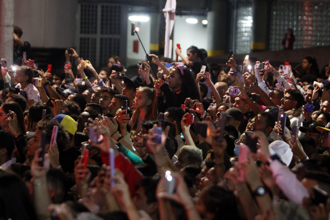 Asistentes al concierto de Sebastián Yatra.