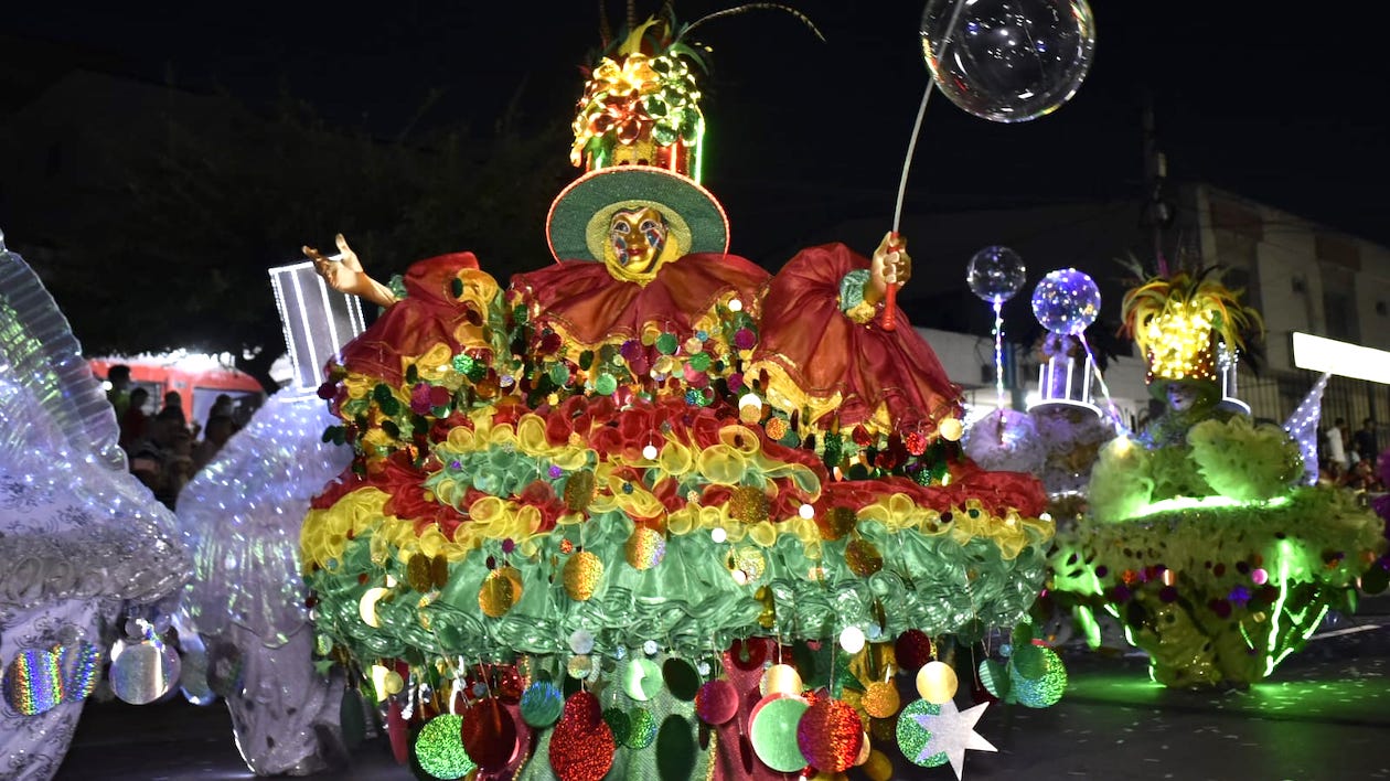 Combinación de colores navideños durante el desfile.