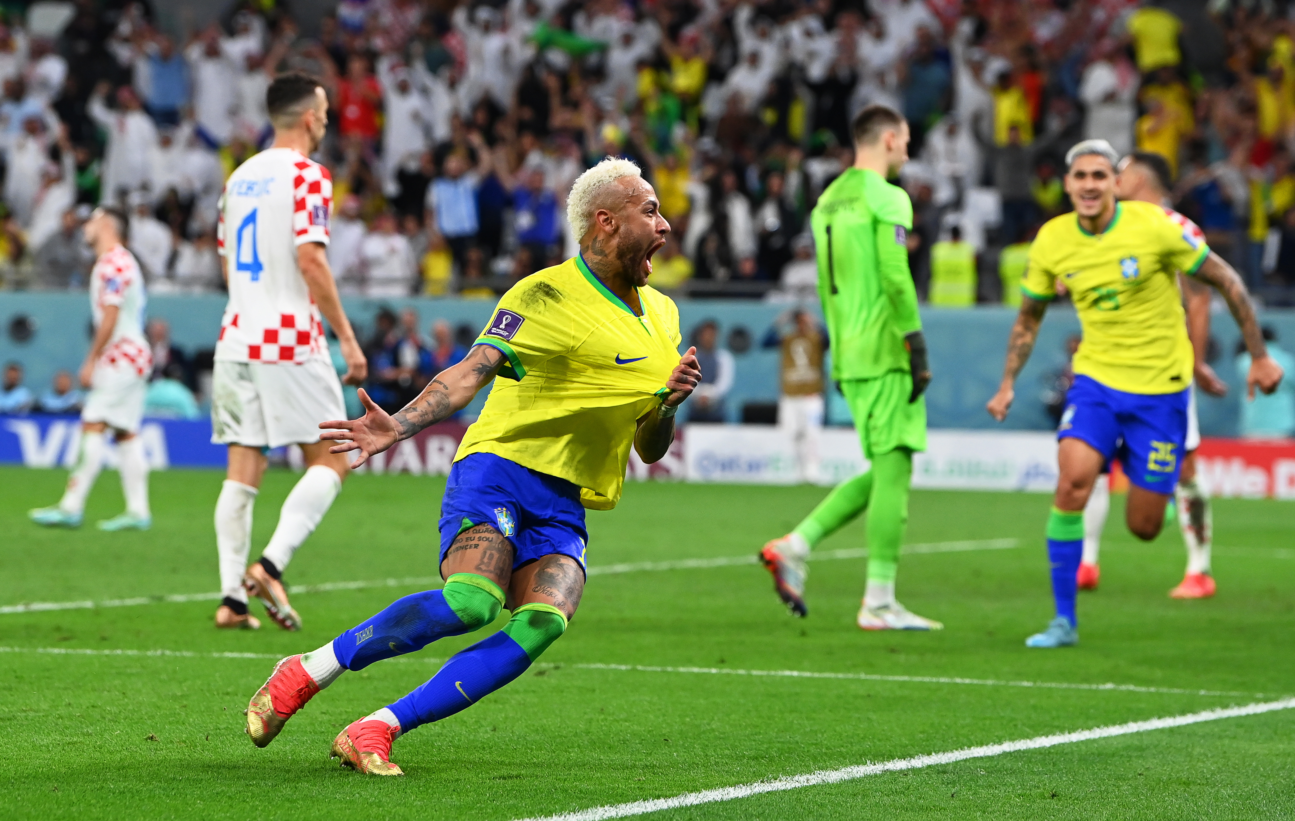 Neymar abrió el marcador para Brasil en el primer tiempo de la prórroga. 