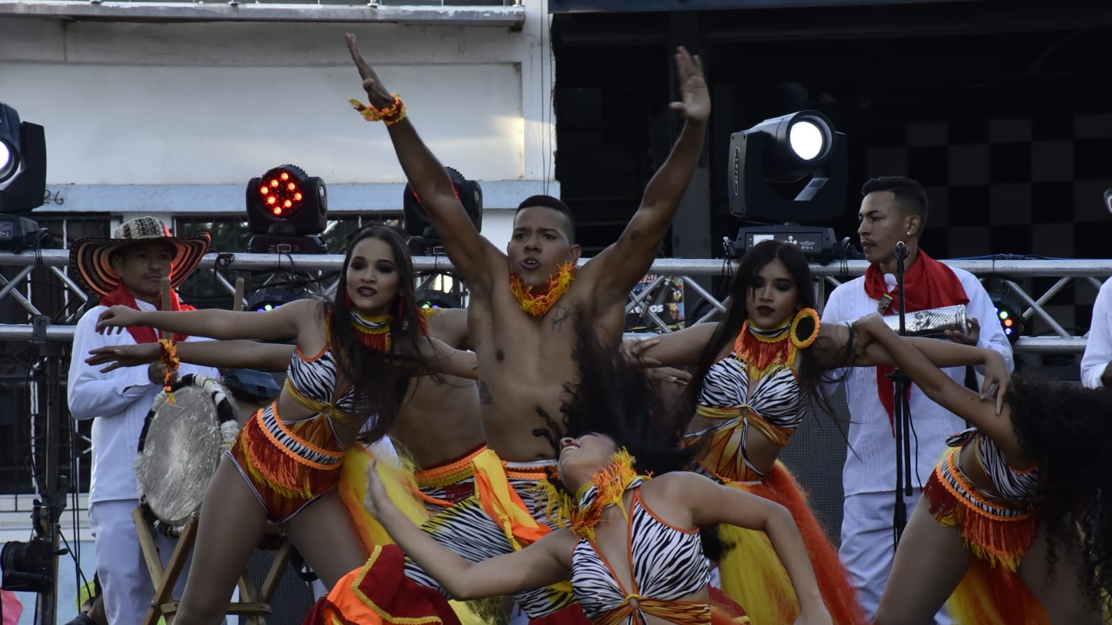 El Grupo Nativo presente en la entrega del decreto a la Reina del Carnaval 2023.