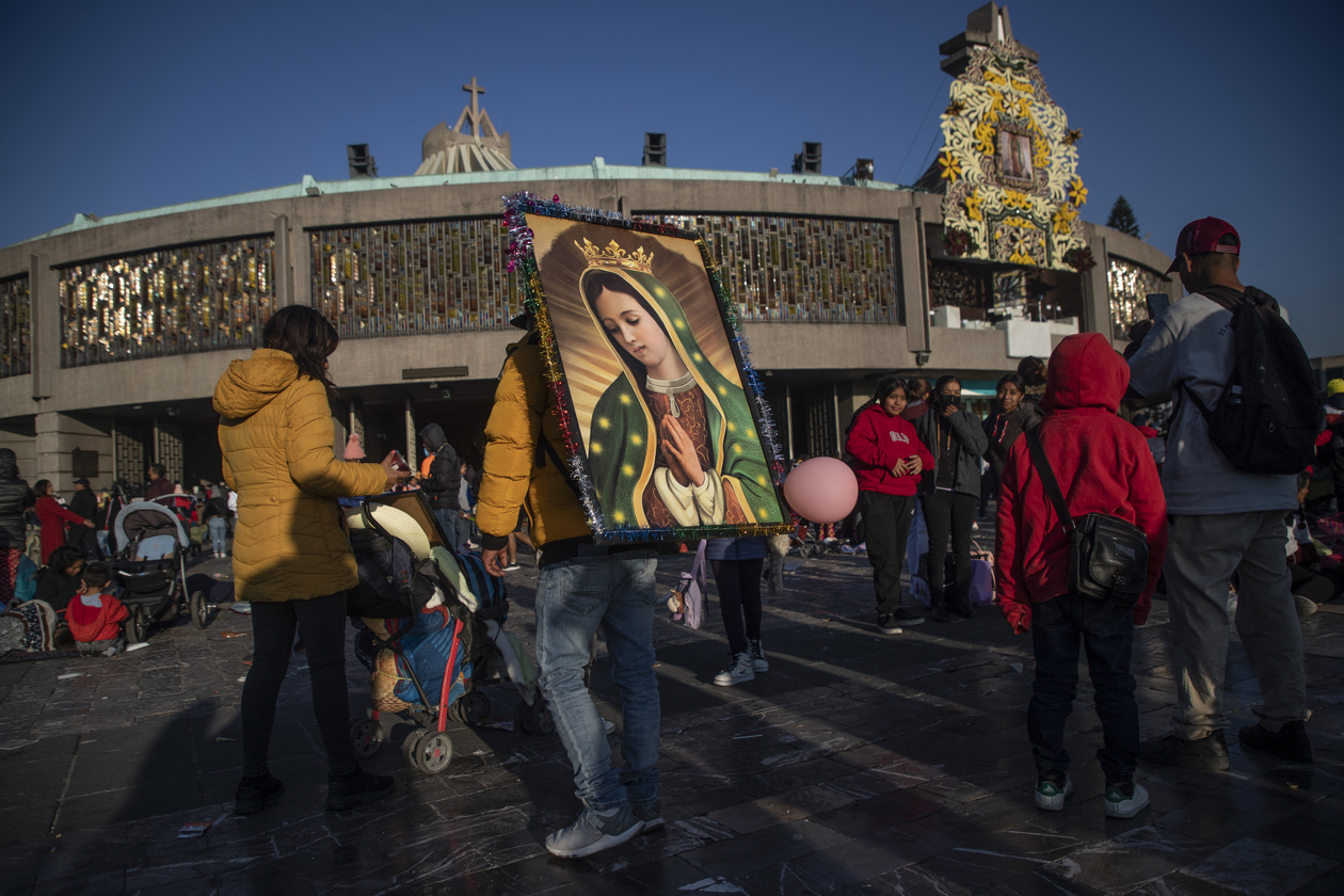 Mexicanos celebran el Día de la Virgen de Guadalupe.