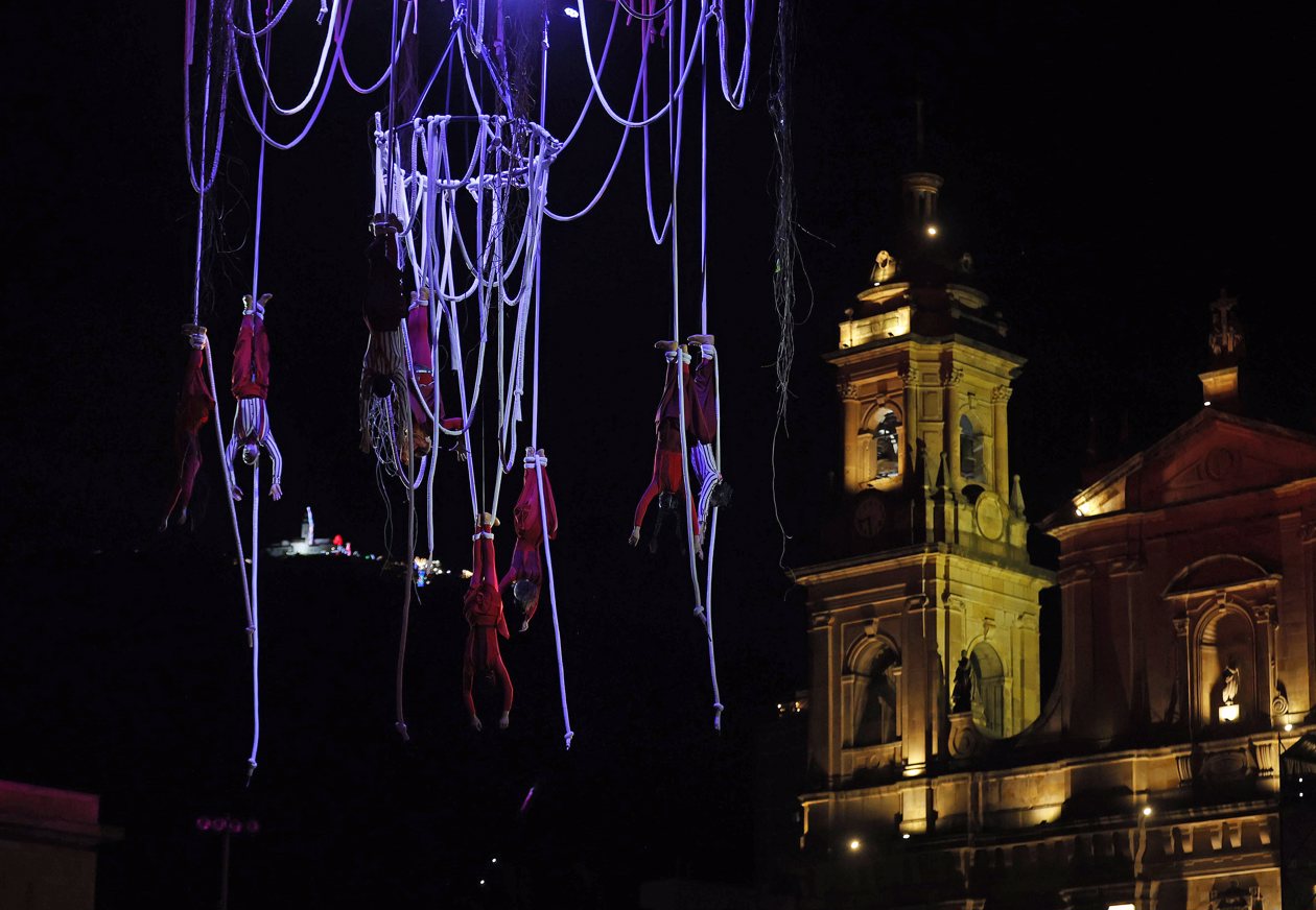 Alumbrado navideño en la Plaza de Bolívar, en Bogotá.