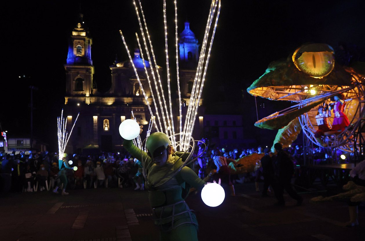 Alumbrado navideño en la Plaza de Bolívar, en Bogotá.