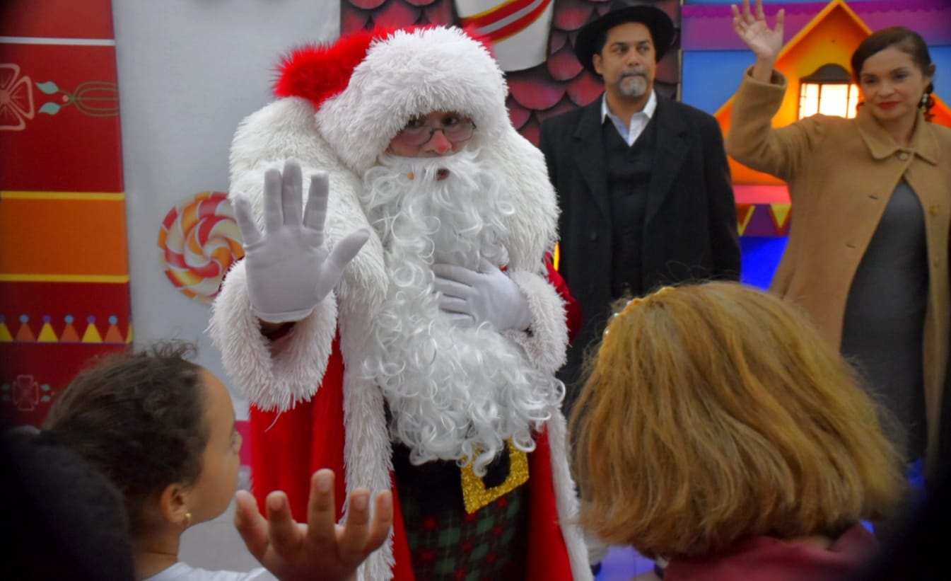 Los niños disfrutando de Papa Noel en la 'Fabrica de Santa'.