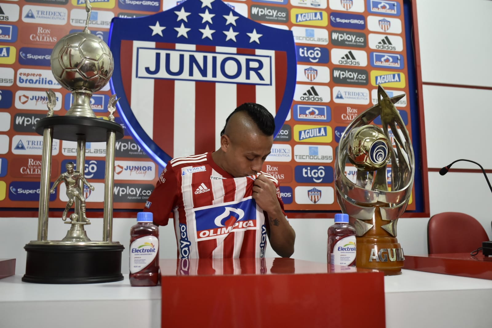 Vladimir Hernández hizo parte del equipo campeón en 2010 y 2011.