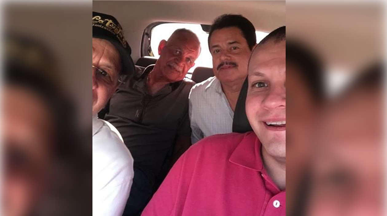 Lalo Rodríguez en su recorrido por la ciudad con Joaquín y Ronald Dejanon, y su amigo 'Manolo'.