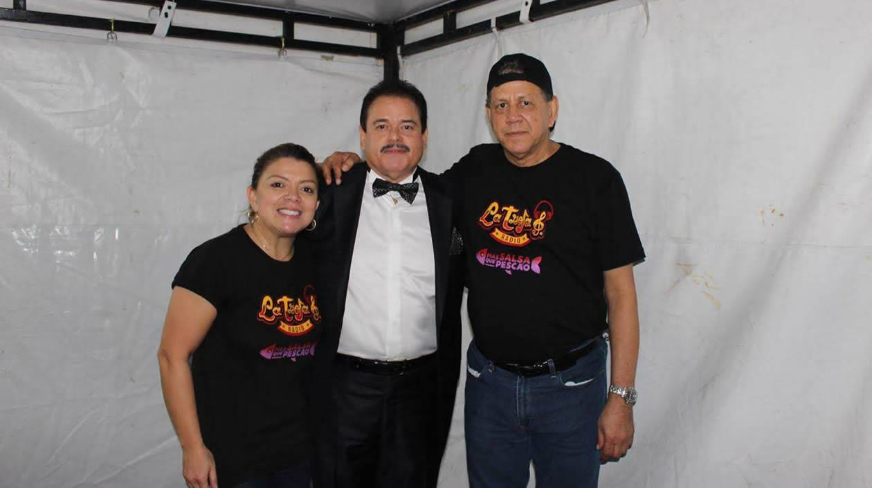 Lalo Rodríguez en el camerino junto a Joaquín Dejanon.