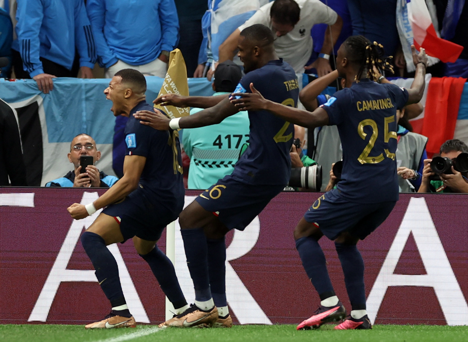 Mbappé celebrando uno de sus goles.