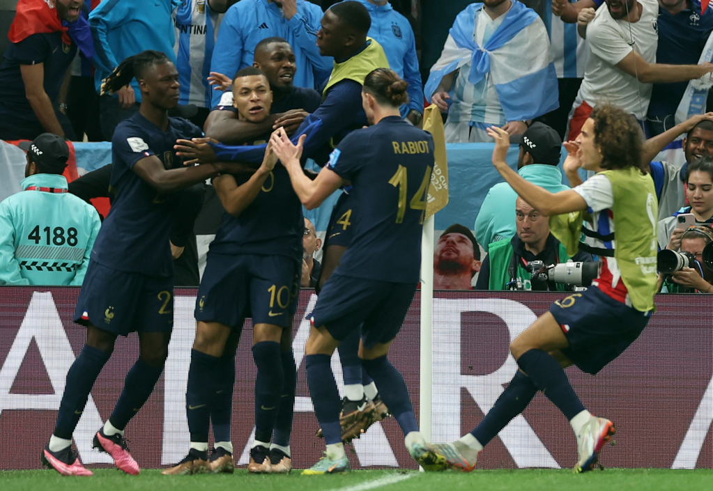 Mbappé celebrando uno de sus goles.