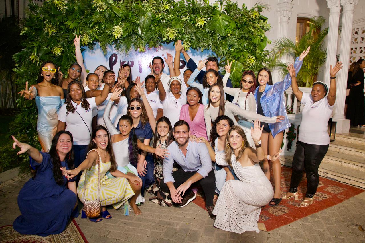 suministrada Las diseñadoras de Puerto Badel junto a directivos de la Fundación Promigas, Surtigas y la marca Macondia.