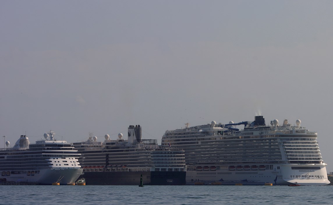 La ciudad arrancó este nuevo inicio con la llegada de tres barcos, el Norwegian Bliss, de Norwegian Cruise Line; el Eurodam, de Holland America y el Seven Seas Explorer, de Regent Seven Seas Cruises. 