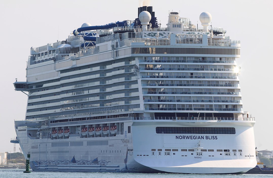 Foto de uno de los tres cruceros que desembarcaron en Cartagena.