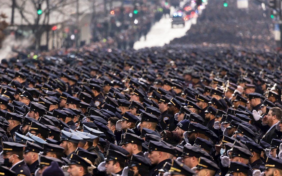 Miles de policías asistieron al sepelio de su compañero asesinado.